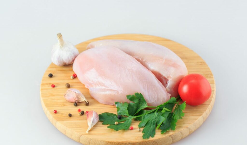 Potongan ayam karkas adalah potongan yang banyak ditemukan di pasaran