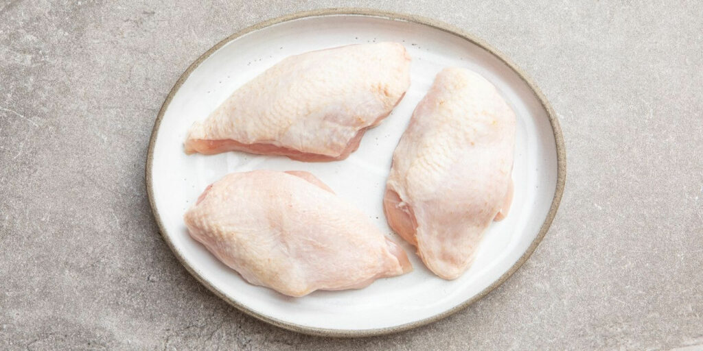 Chicken breast adalah jenis potongan ayam gabungan dari bagian dada dan juga sayap ayam